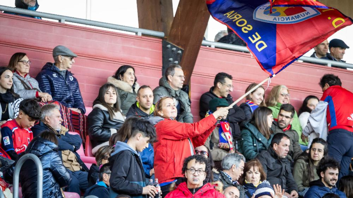 Afición del CD Numancia este domingo en Los Pajaritos en el partido ante el Utebo.