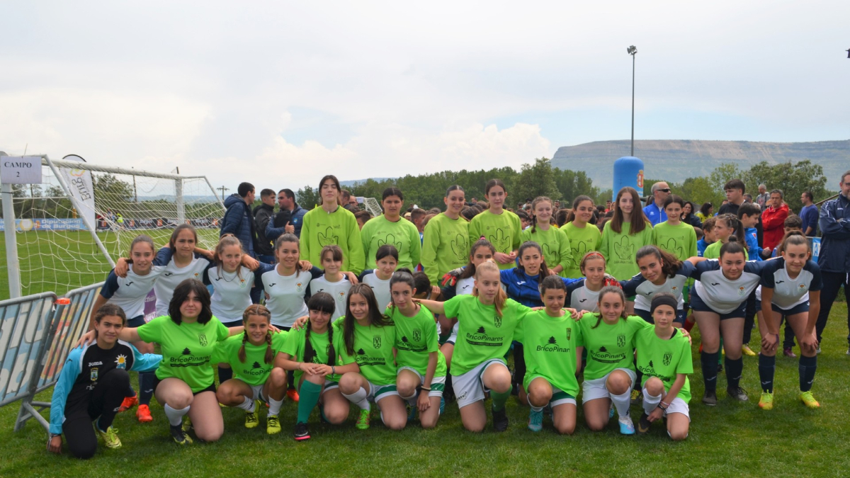 Los tres equipos femeninos de Covaleda, Salas y Duruelo.