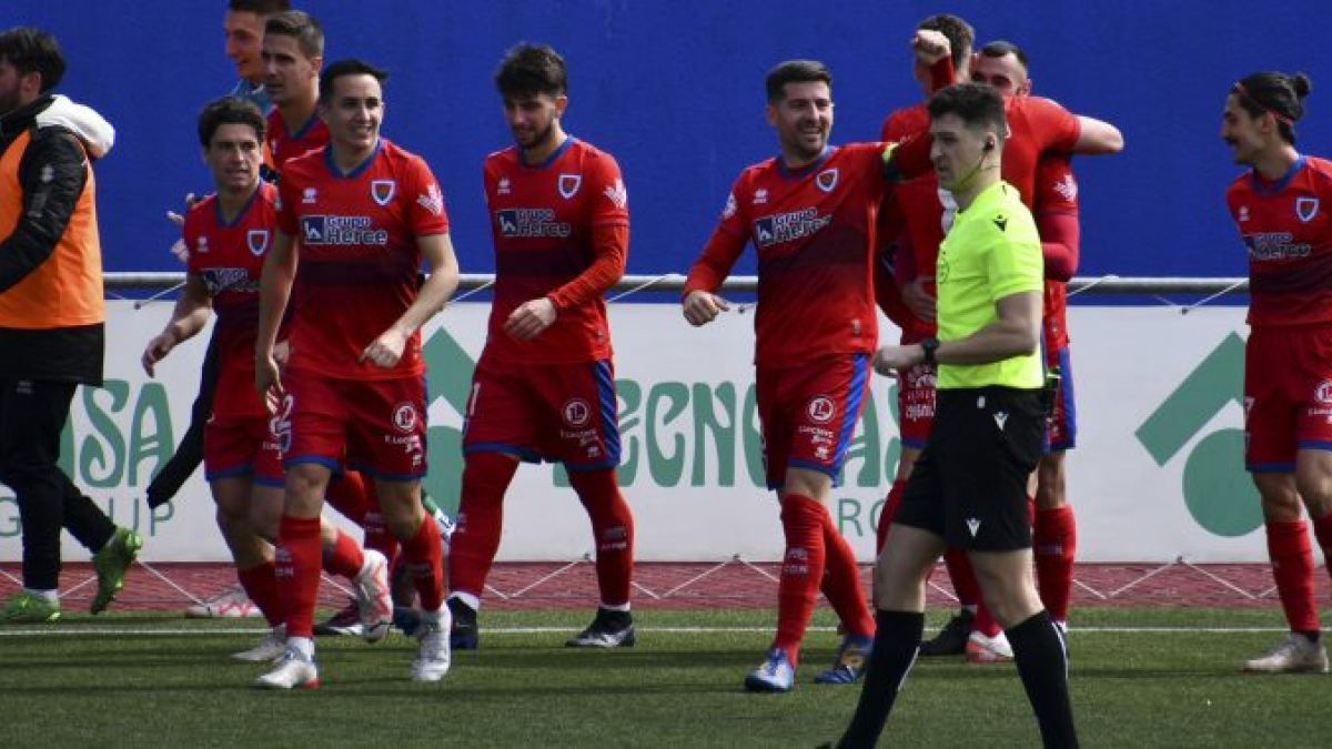 Un colegiado durante un encuentro del Numancia de la pasada temporada.