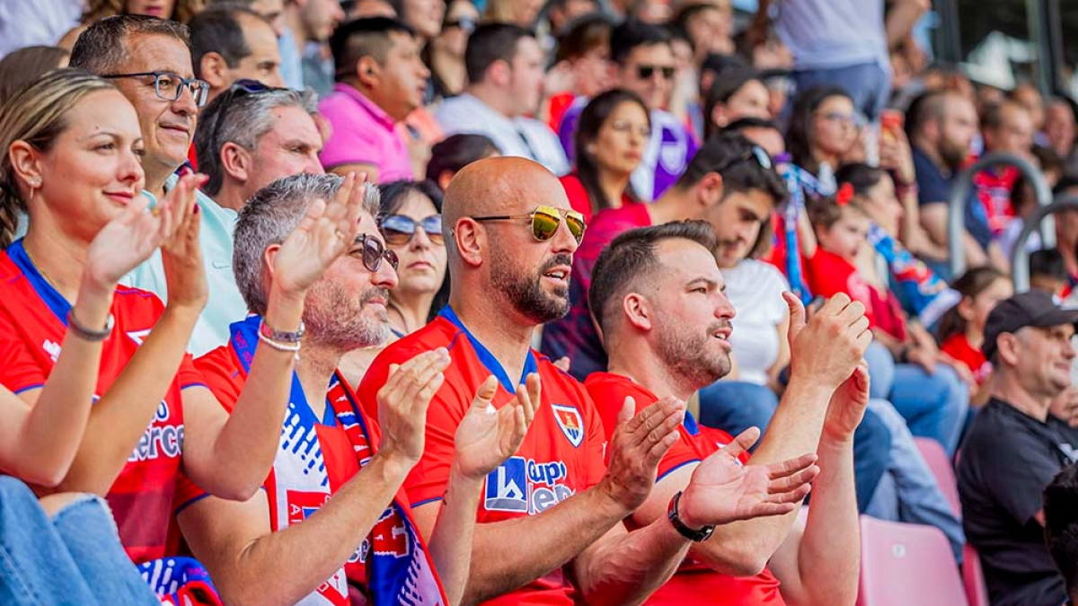 Pepe Reina animó al Numancia en su pelea por el ascenso a Primera Federación.