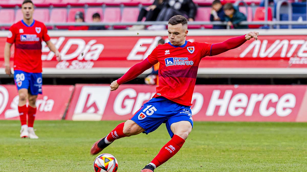 Raúl Caballero en un encuentro con el Numancia esta temporada.
