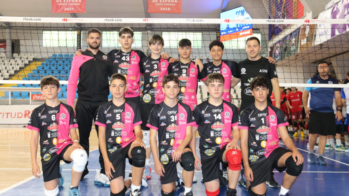 Plantilla del C.V. Santo Domingo infantil que la semana pasada finalizó séptimo en el Campeonato de España de Clubes.