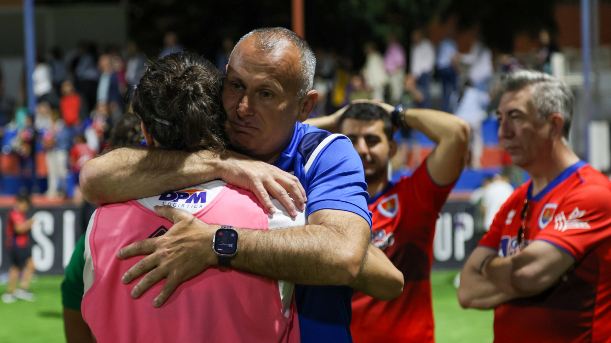 Javi Moreno a la finalización del choque ante el Yeclano Deportivo.