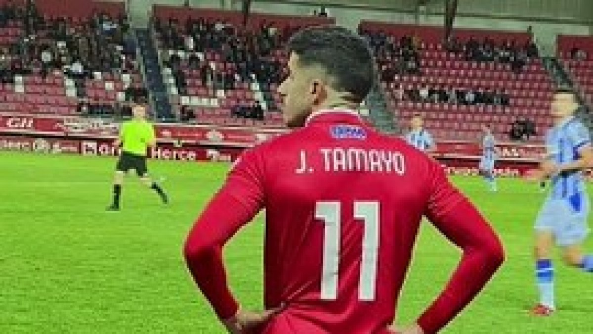 El capitán del CD Numancia, Jesús Tamayo, dice adiós al CD Numancia tras cuatro temporadas en la plantilla en un emotivo vídeo. En él repasa en fotografías su trayectoria y agradece el apoyo tanto a los cuerpos técnicos como a los trabajadores del Club y a la afición por el apoyo, especialmente en momentos difíciles como el de su lesión de rodilla.