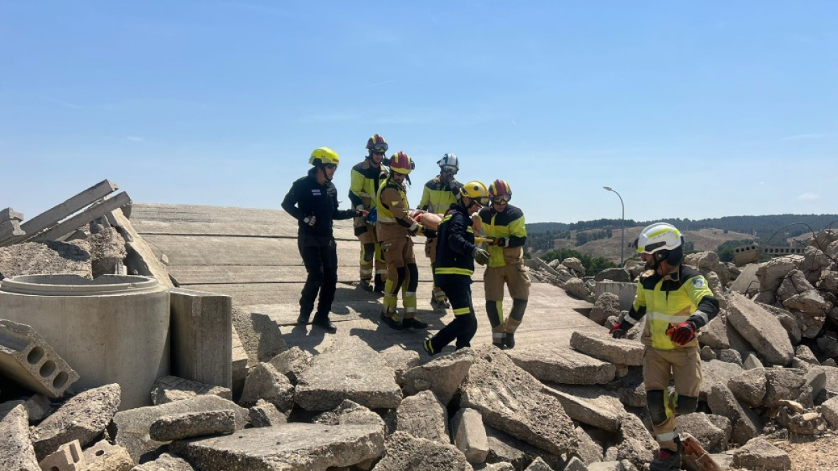 Bomberos de Castilla y León en un curso de rescates.