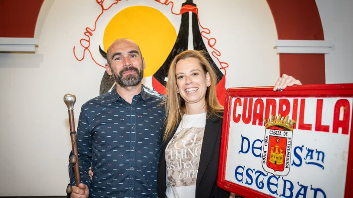 Ana de Mateo y David Hernansaz son los jurados de la cuadrilla de San Esteban.