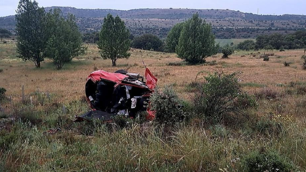Vehículo siniestrado en el que viajaba la persona fallecida y los heridos.