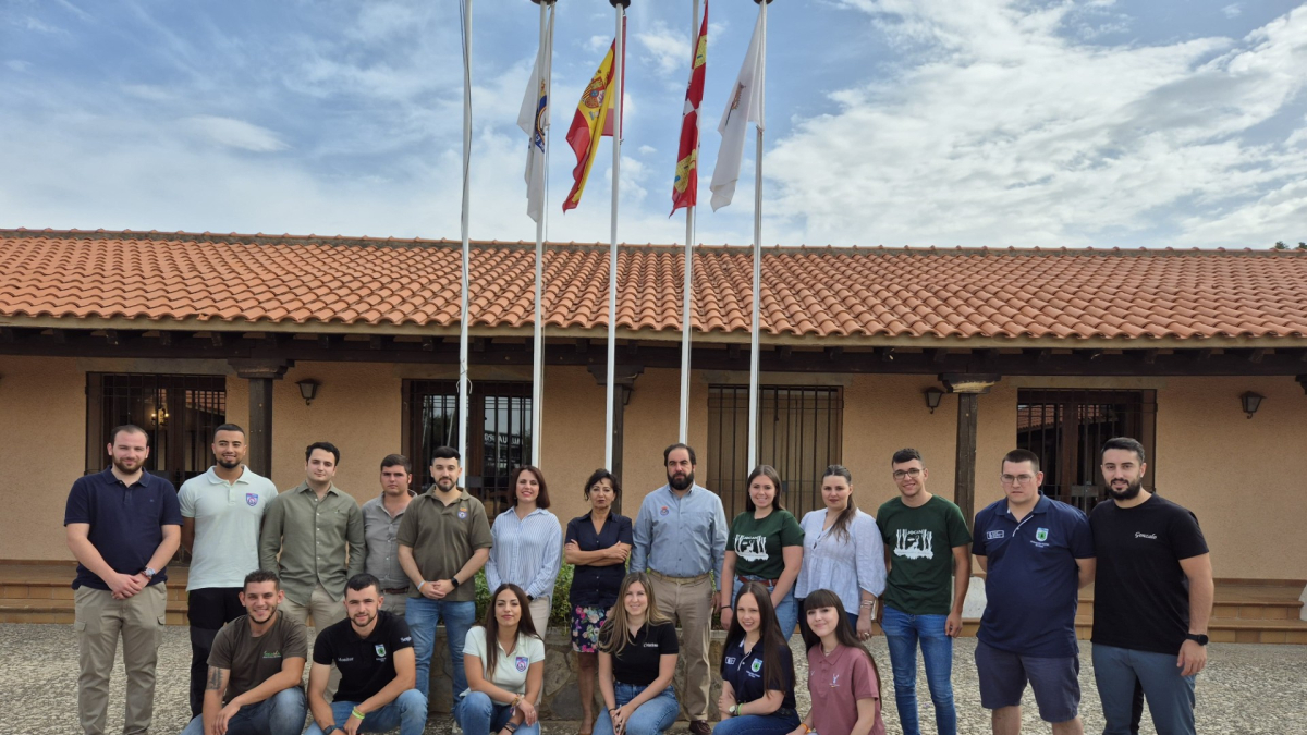 Un grupo de personas durante un Curso en la Escuela Española de Caza de Castillejo de Robledo.