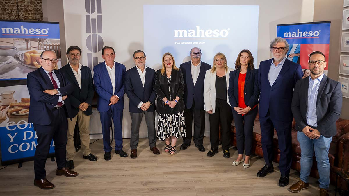 Foto de familia de las autoridades y los responsables de Maheso en la presentación del proyecto en FOES.   