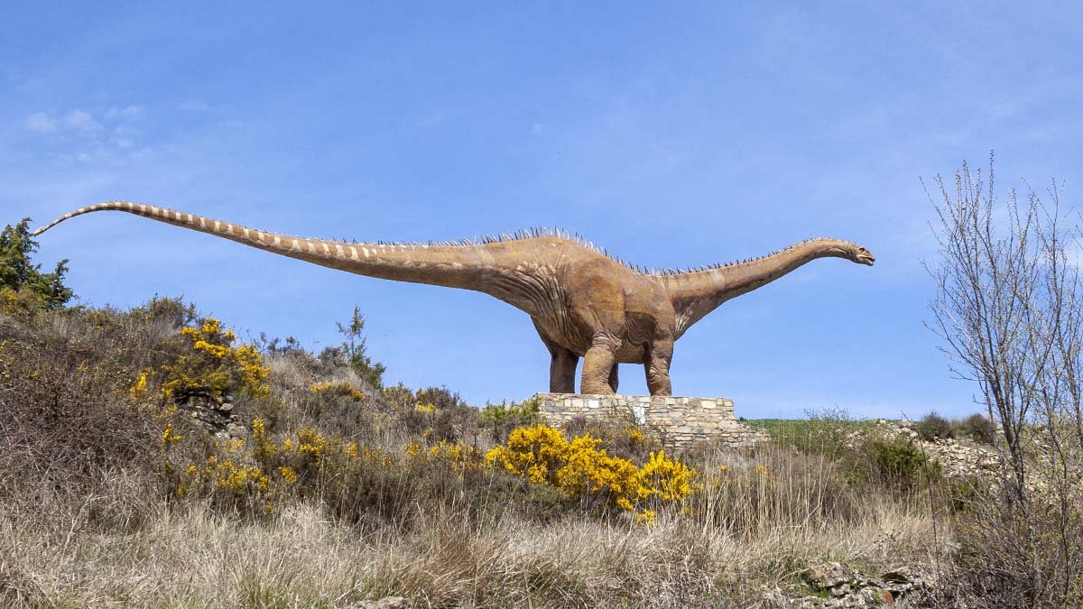 Maqueta de un dinosaurio en Tierras Altas.