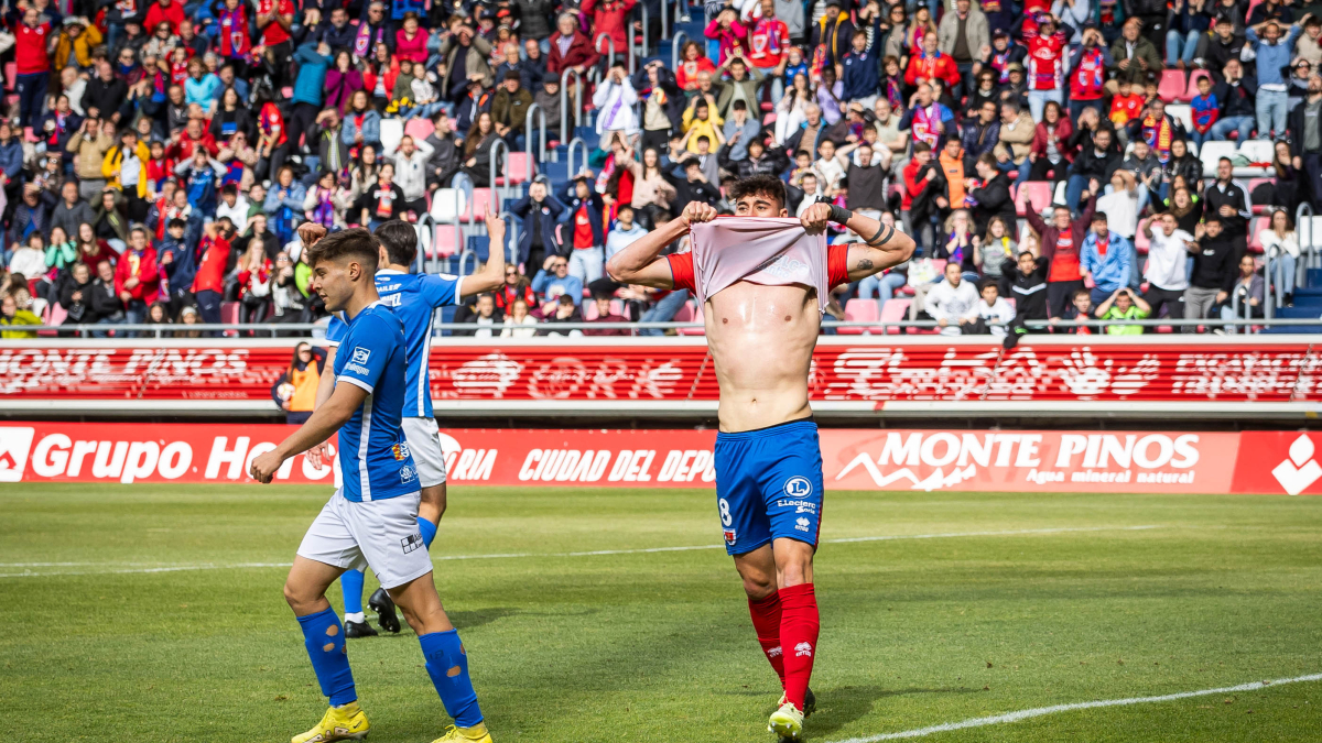 Alain Ribeiro durante el encuentro de la fase de ascenso ante el Utebo.