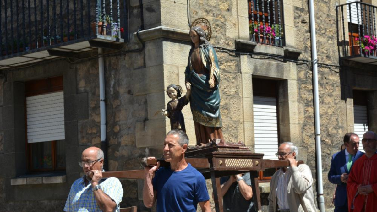 Covaleda celebra el día grande de sus fiestas patronales de San Quirico y Santa Julita.