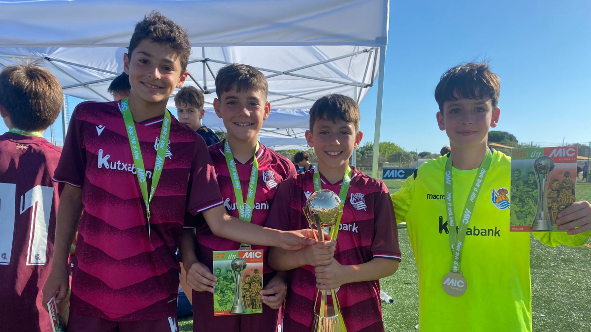 Los cuatro sorianos, Adri, Alejandro, Gabri y Nico con las medallas de ganadores del torneo.