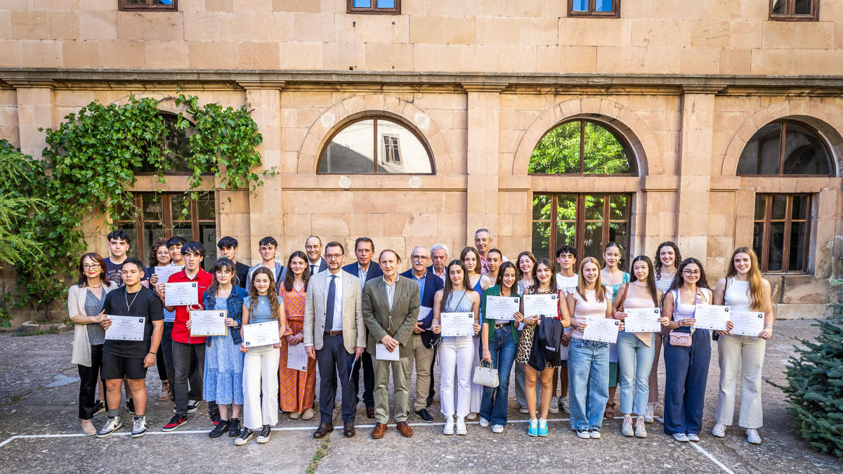 La Fundación Antonio Machado premia a 45 alumnos de diversas provincias por su implicación en difundir los valores mediambientales que recoge 'Campos de Castilla'.
