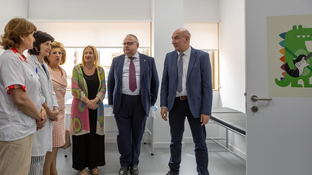 El consejero de Sanidad, Alejandro Vázquez Ramos, presenta la nueva Unidad Multidisciplinar de Suelo Pélvico del área de salud de Soria