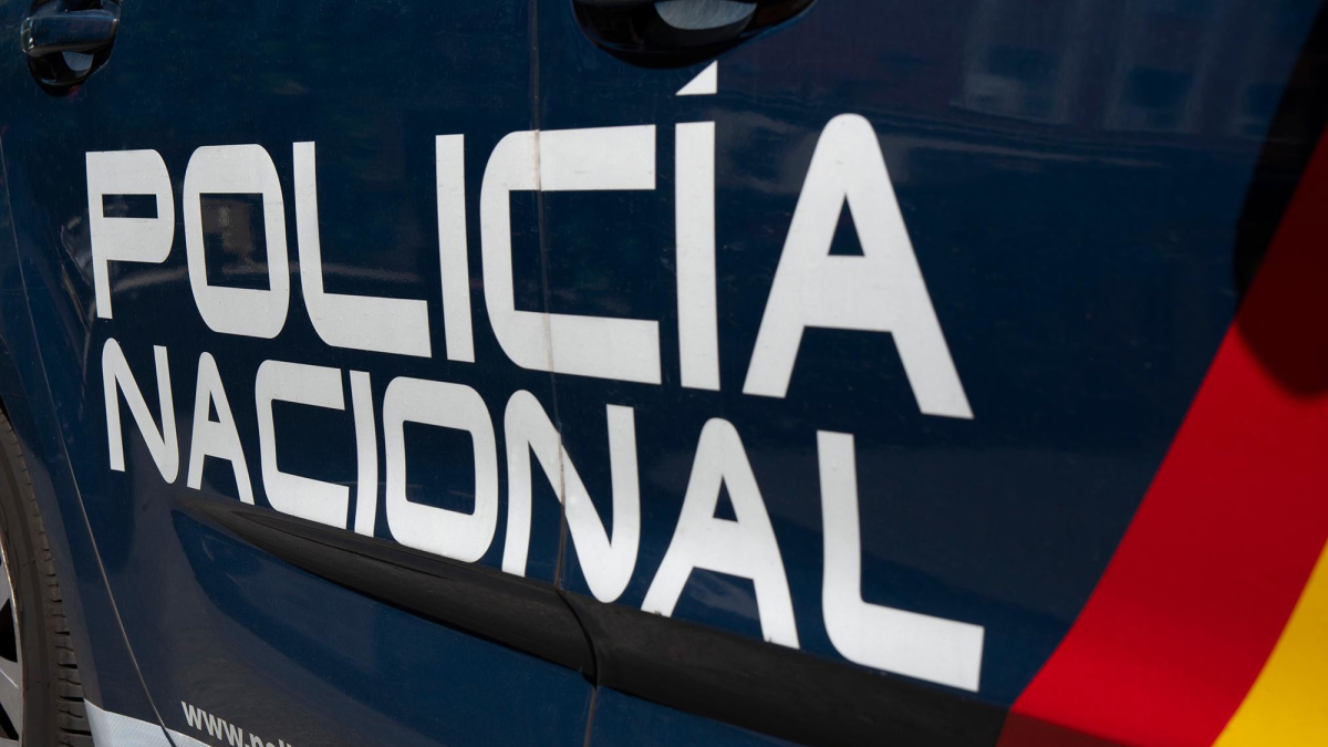 Vehículo de la Policía Nacional, cuerpo que intervino ante el robo den un bar de Soria. HDS