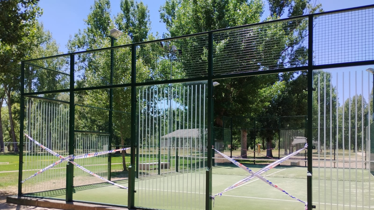 Actos vandálicos en instalaciones deportivas de Almazán.