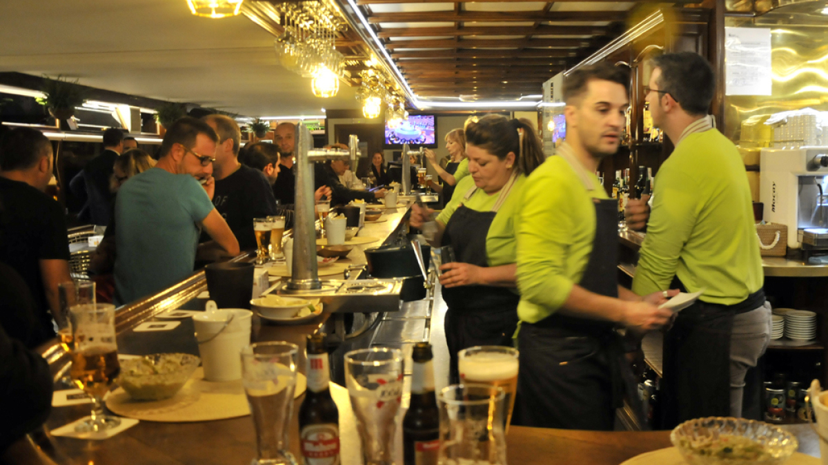 Las fiestas de San Juan requiere doblar el personal para atender la demanda, estima Asohtur.