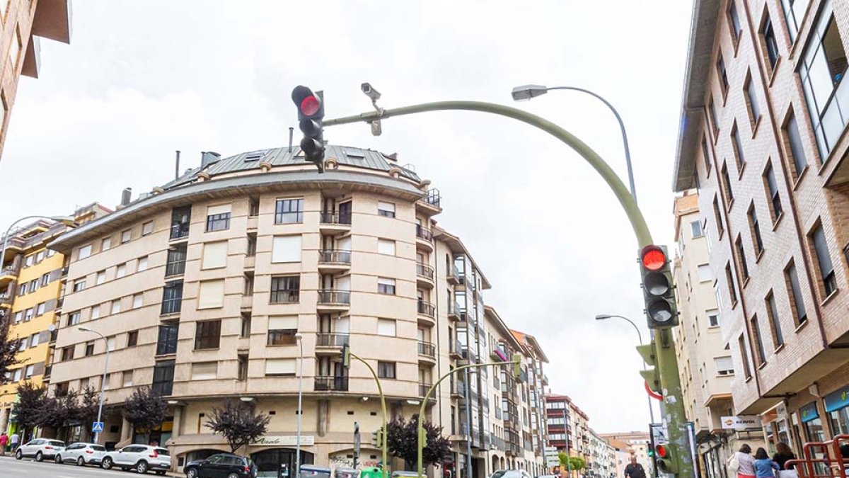 Cámaras de información de tráfico en el semáforo de la calle Tejera. MARIO TEJEDOR