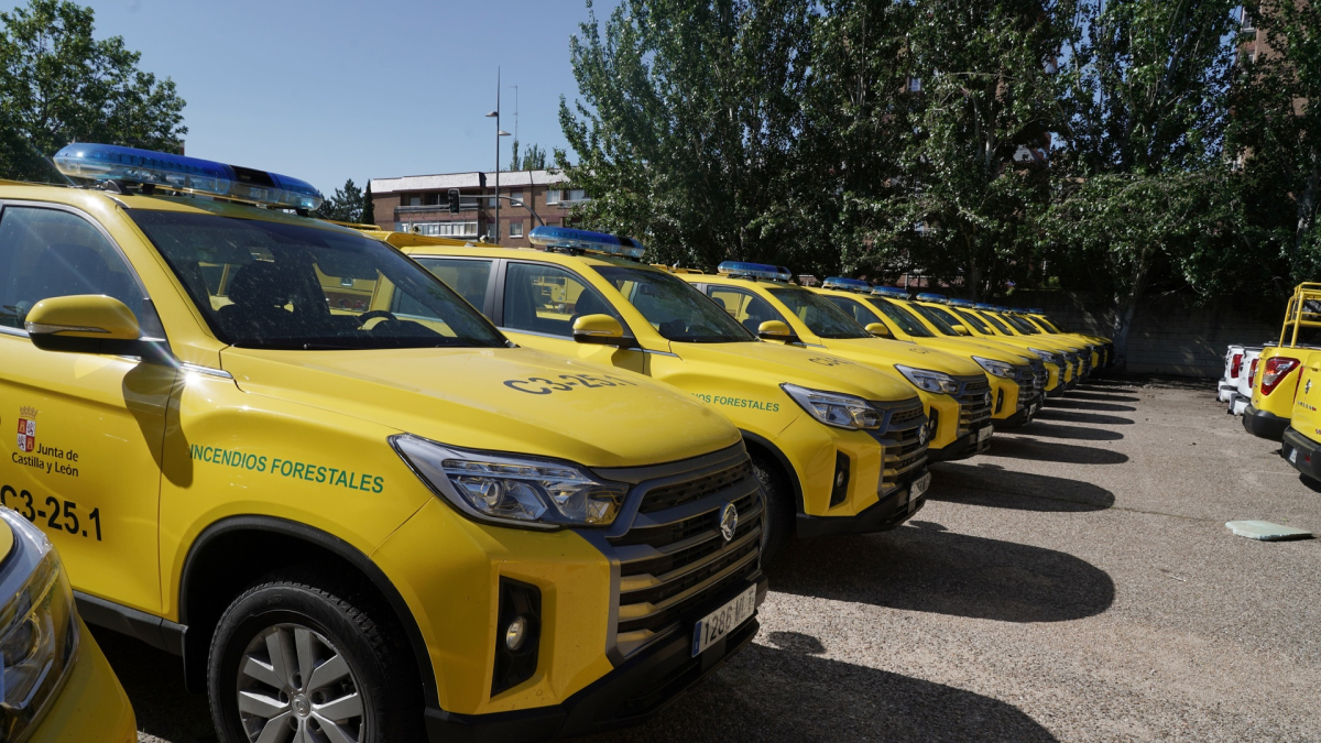 Vehículos pick-up para el operativo de incendios forestales.