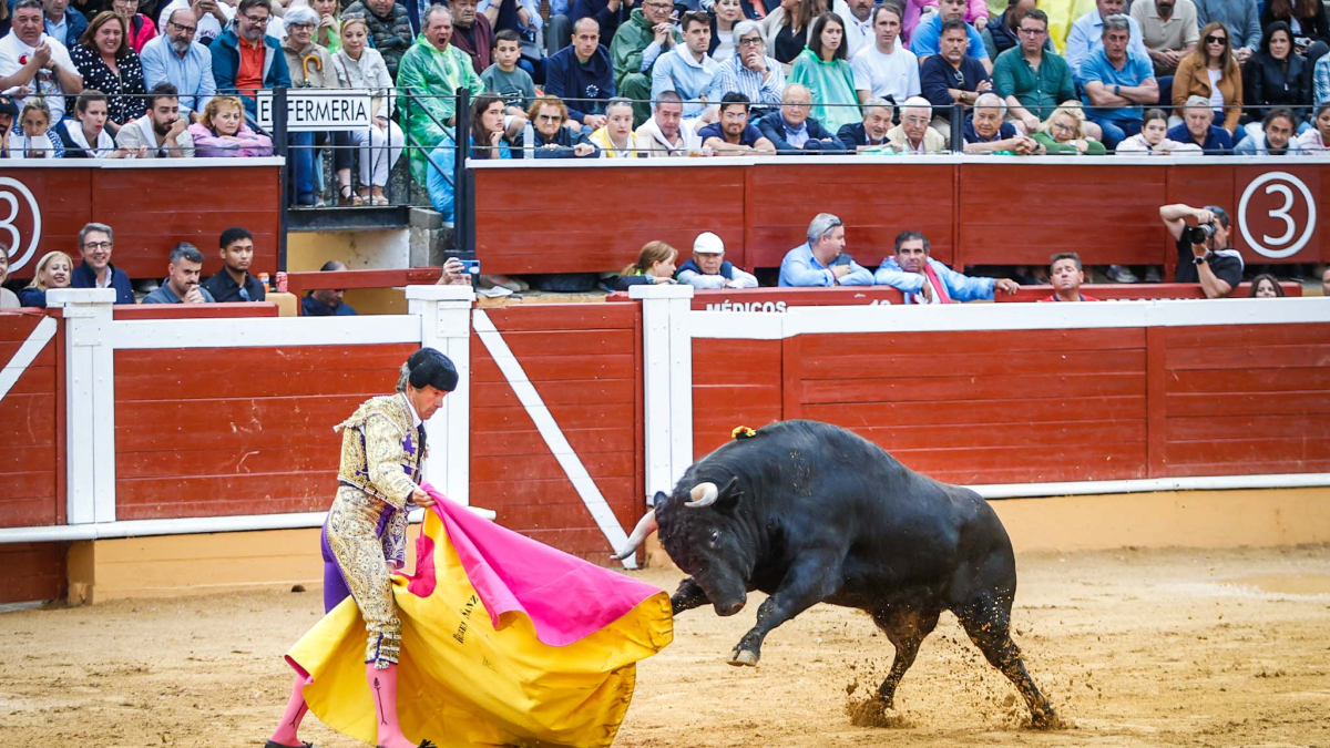 El torero soriano Rubén Sanz en su primero del Domingo de Calderas.