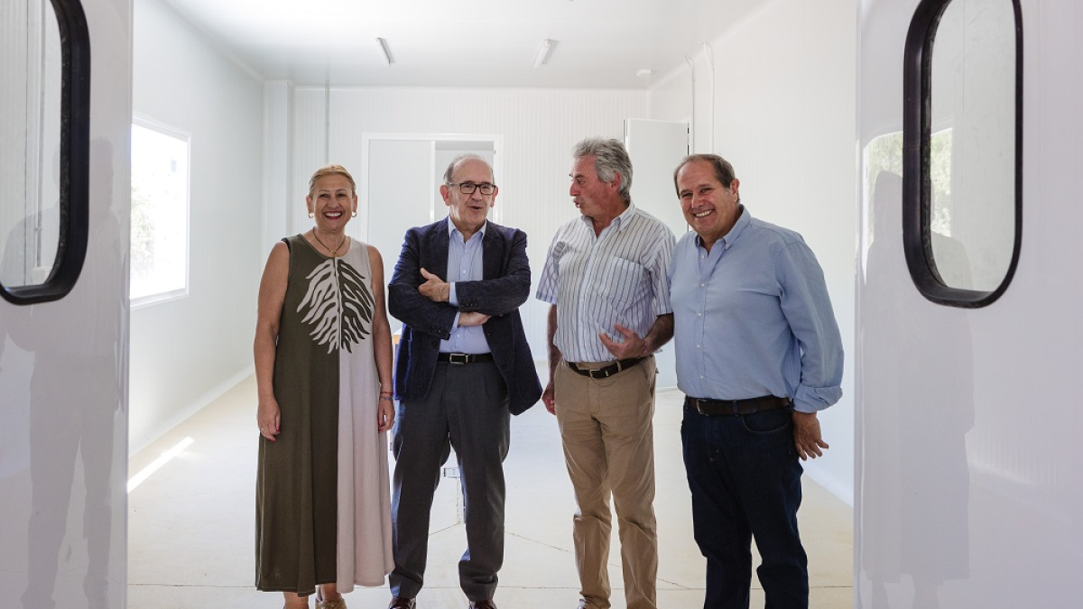 El director general de Infraestructuras y Sostenibilidad Ambiental, José Manuel Jiménez, visita las obras de construcción de la nave nido para el obrador provincial de productos endógenos en Soria