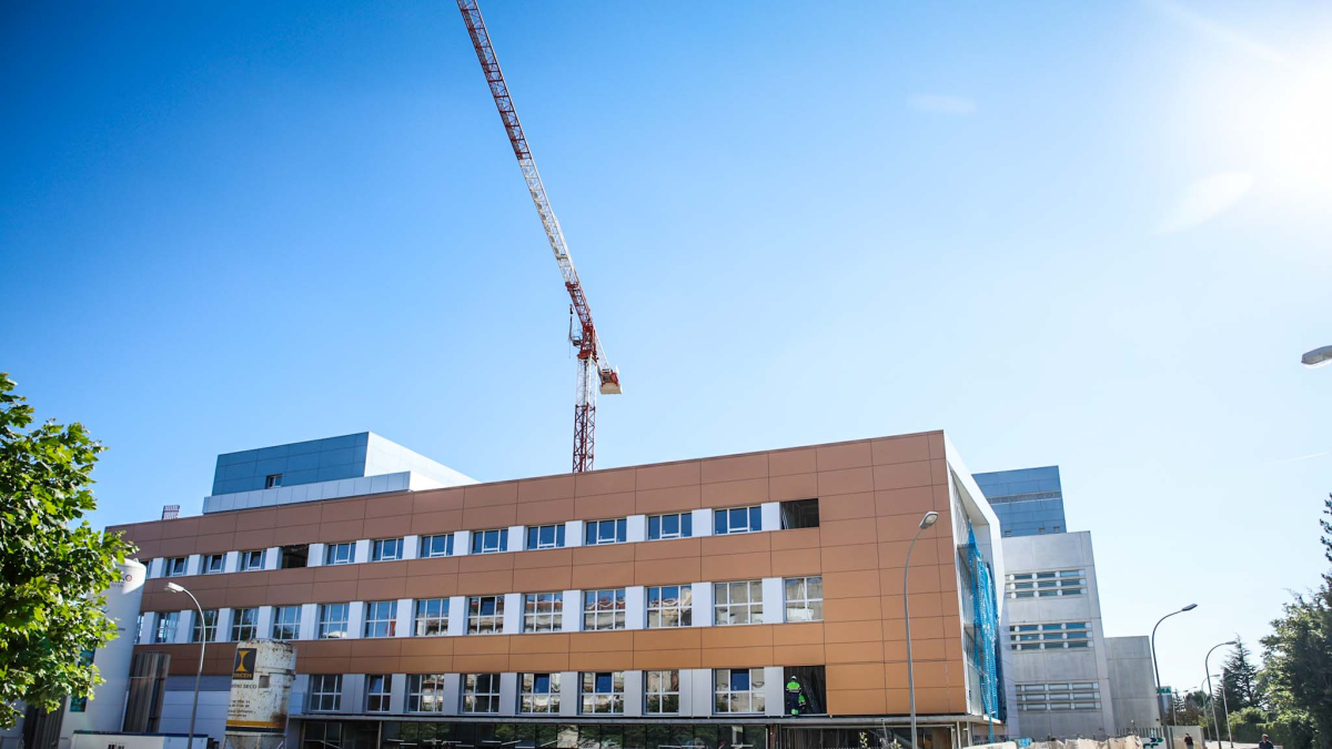 Vista lateral del nuevo bloque del edificio del Hospital Santa Bárbara.