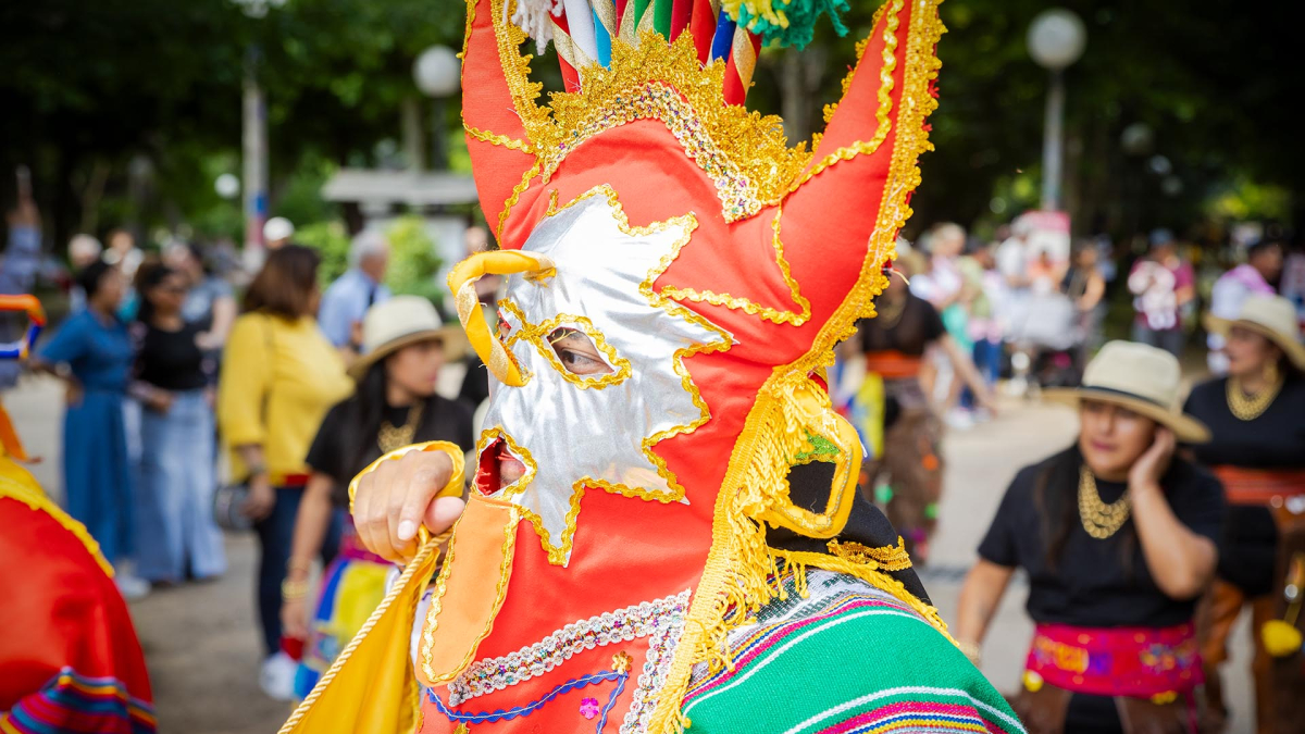 Un instante del desfile de ayer.