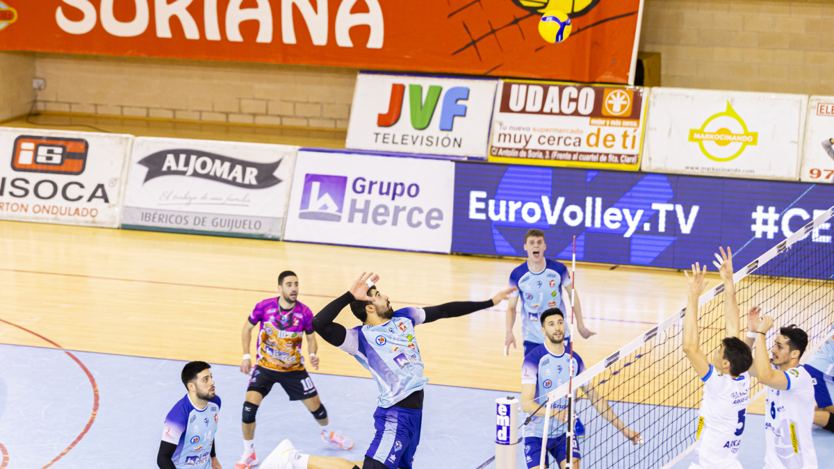 Los equipos del C.V. Río Duero vestirán la marca Hummel durante al menos las próximas cuatro temporadas.