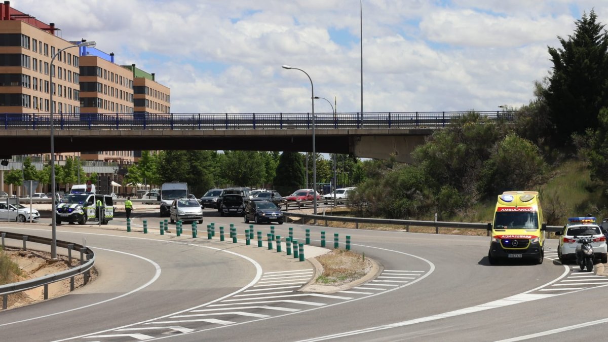 Servicios de emergencia en la rotonda del Caballo Blanco en una imagen de archivo.