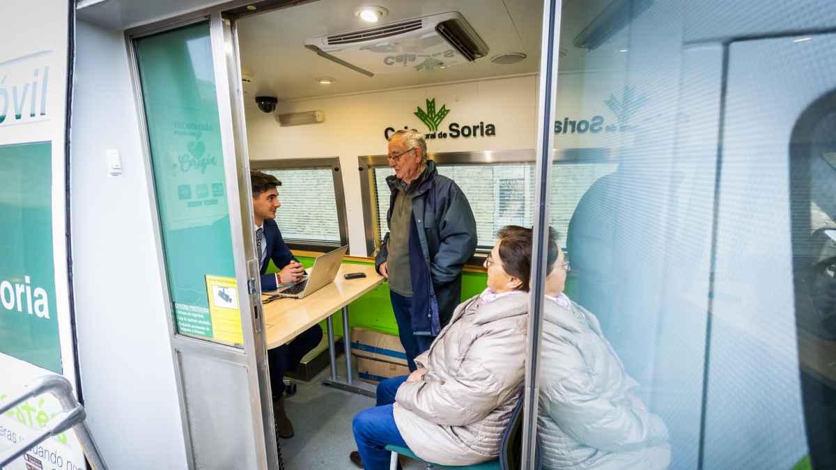 Presentación del servicio de Banca Móvil en Adradas el pasado mes de febrero.