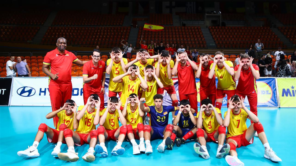 Selección española del voleibol Sub-18 que está disputando el Campeonato de Europa en Bulgaria.