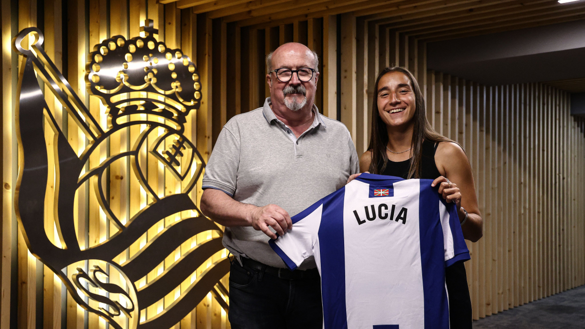 La jugadora de origen soriano durante su presentación con la Real Sociedad