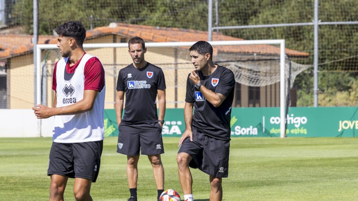 Aitor Calle quiere un Numancia en Laredo con la misma intensidad con la que jugó la Copa ante el Sporting.