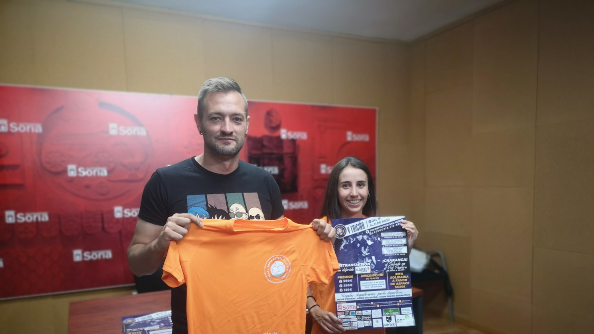 El concejal de Deportes, Manu Salvador, junto a a Raquel Rioja, una de las organizadoras del Torneo.