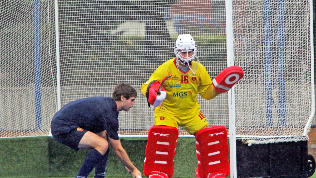 Rafael Revilla, uno de los porteros de la selección española, durante un encuentro con el combinado nacional.
