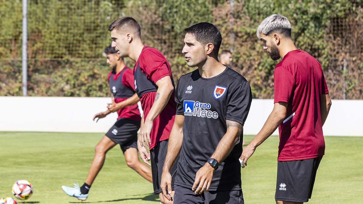 El preparador físico del Numancia, David Ramos 'Corrus', durante el primer día de pretemporada del equipo.