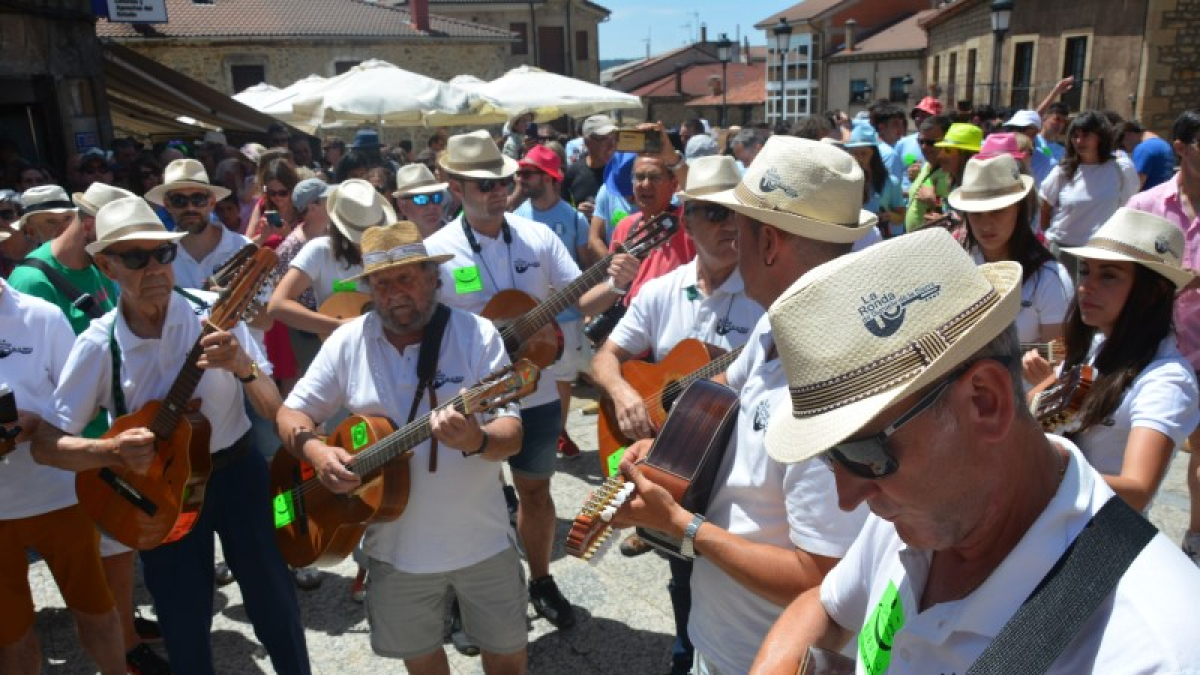 La Ronda Popular de Duruelo salió a la calle por la celebración de Santa Marina.