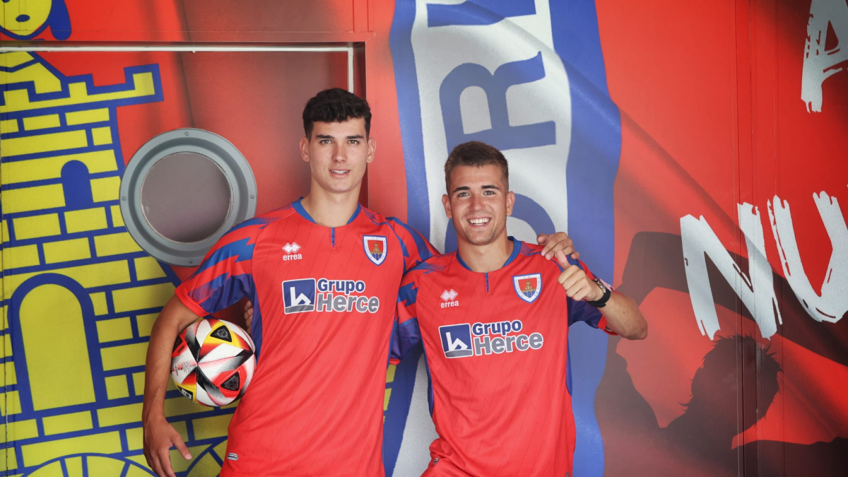 Asier Teijeira y Dani Fernández durante su presentación como jugadores del Numancia.