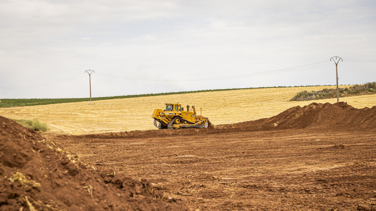 Obras en el tramo Fuensaúco-Villar del Campo. MARIO TEJEDOR