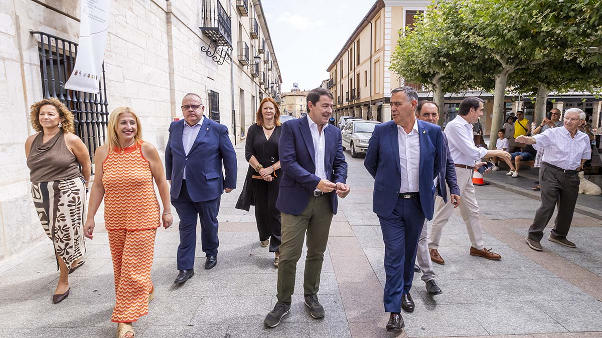 El presidente de la Junta, Alfonso Fernández Mañueco, a su llegada a El Burgo de Osma