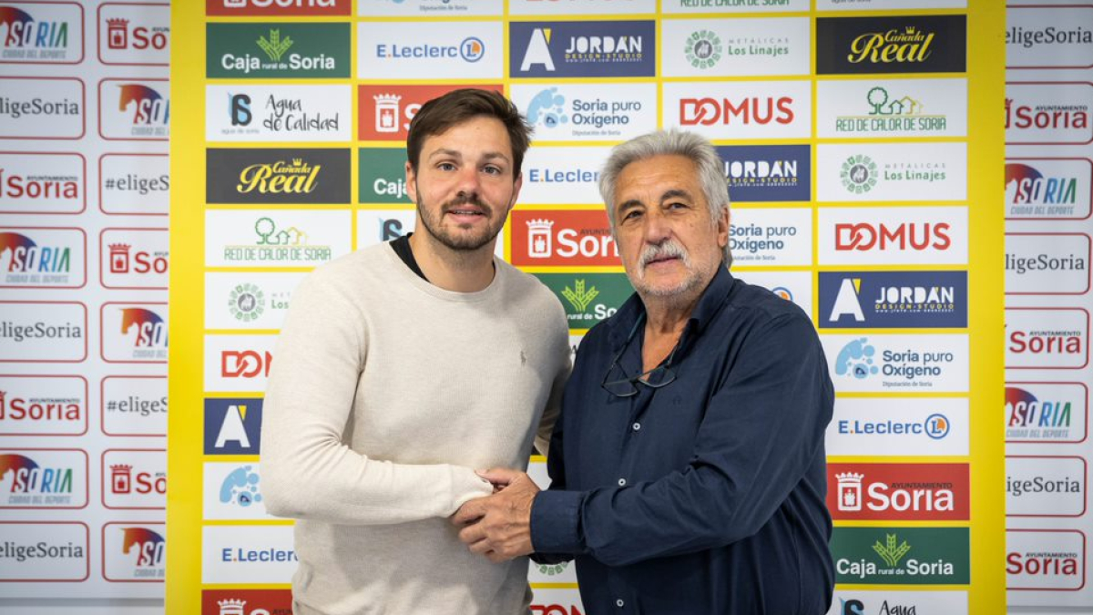 Carlos Heras en la presentación de Oriol Castellarnau como entrenador del Balonmano Soria para la temporada 2024-2025 .