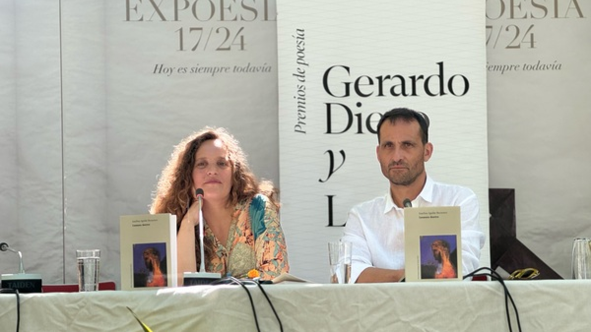 Josefina Aguilar y Enrique Rubio en la presentación del libro.
