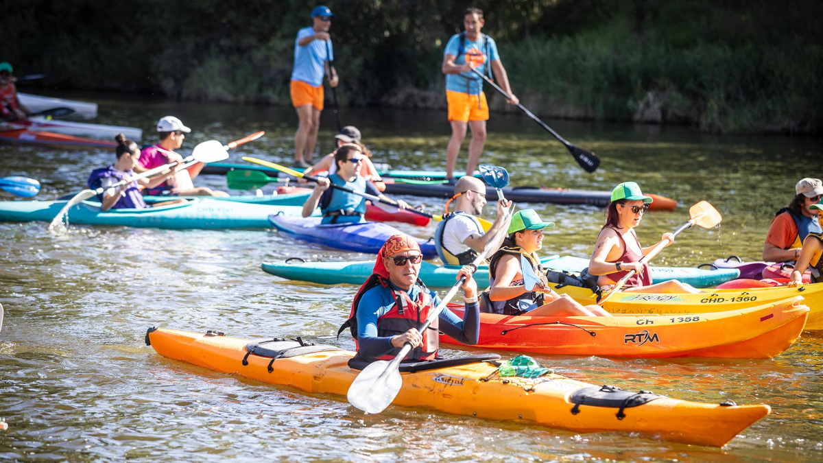 Cerca de 200 participantes se han sumado a la ya tradicional travesía Soria-Los Rábanos en piragua.