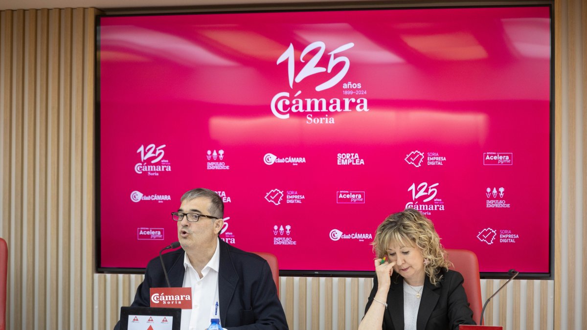 El presidente de la Cámara de Comercio de Soria, Alberto Santamaría, y la secretaria general, Nuria Sánchez.