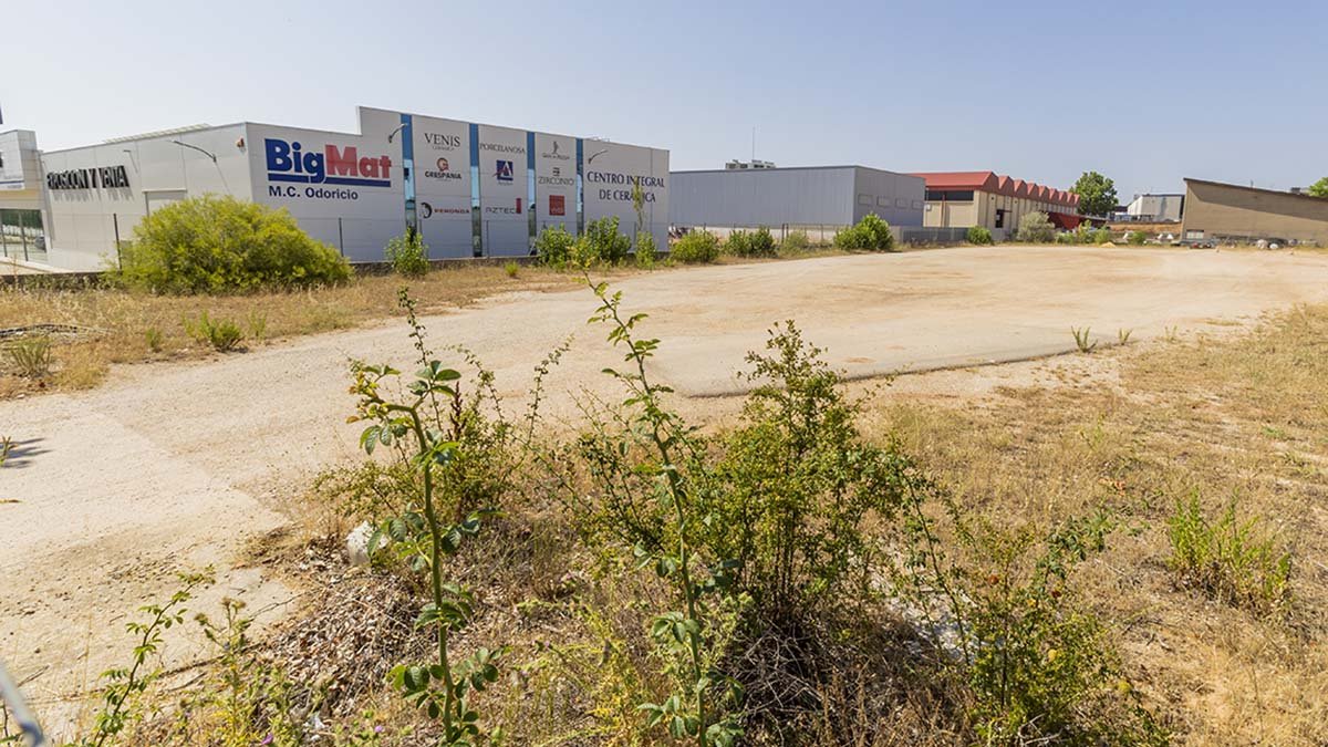 Parcela donde se ubicará el Supermercado Lupa. - MARIO TEJEDOR