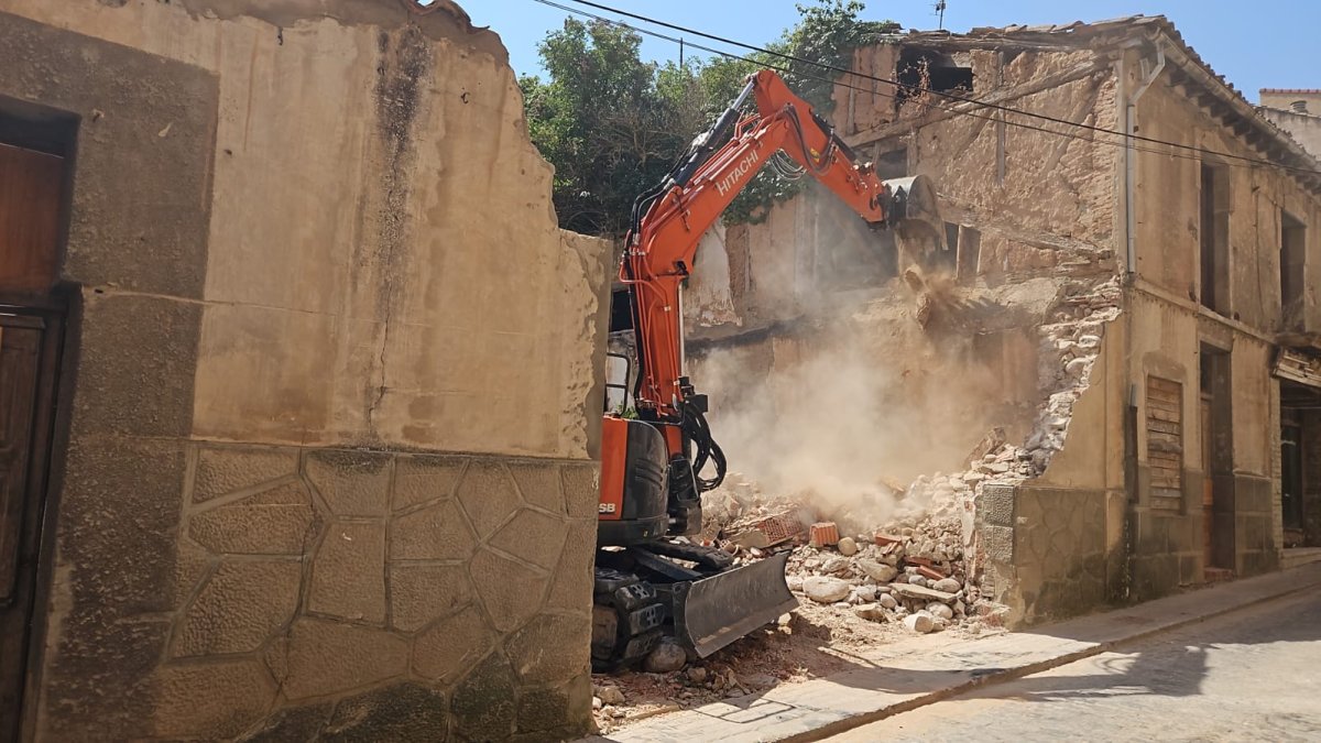 Labores de demolición en Almazán.