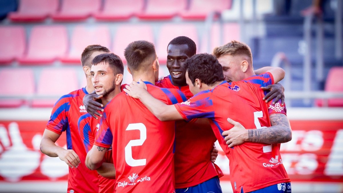 Moustapha volverá a liderar el centro del campo del Numancia en Langreo.