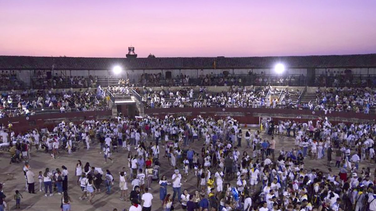 Uno de los actos festivos en la plaza de toros de El Burgo de Osma.