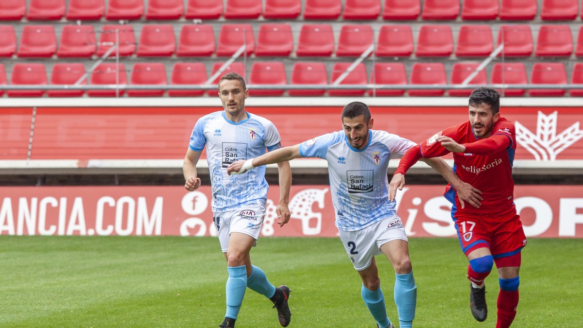En su última a Los Pajaritos, el Numancia doblegó por 3-0 al Compostela.